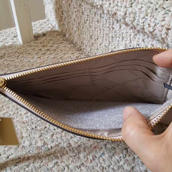 MICHAEL KORS CUTCH/WRISTLET - Picture 4 of 7